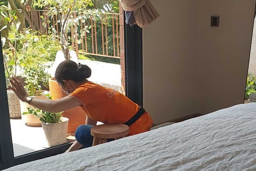 Tasker luôn tỉ mỉ dọn dẹp ở những nơi nhỏ và khuất.
