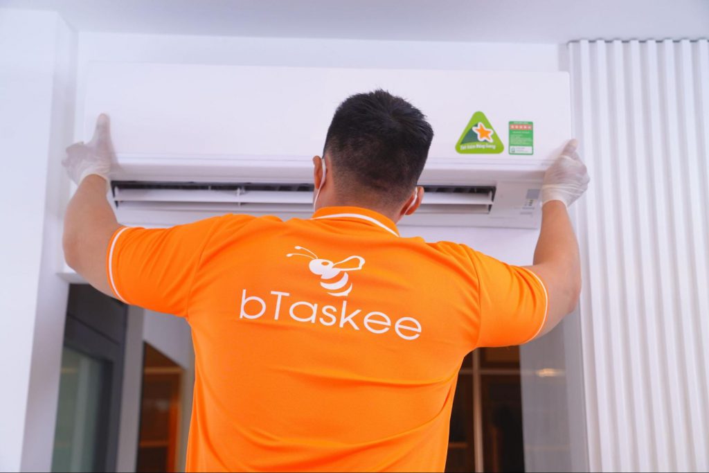 Việc vệ sinh điều hòa và nạp gas định kỳ là chìa khóa chính cho vấn đề chảy nước.